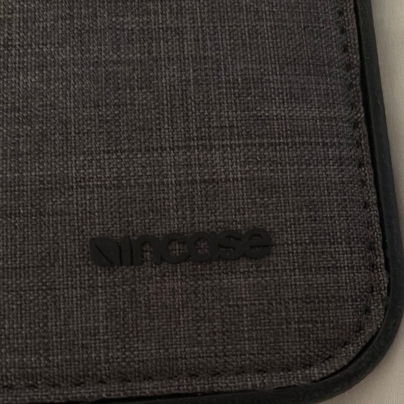Incase Gray Minimalist Tablet Sleeve - Picture 2 of 4